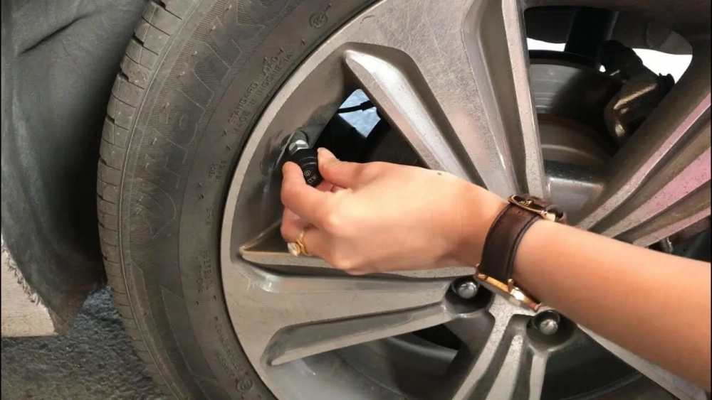 Hướng dẫn sử dụng hệ thống cảm biến áp suất lốp